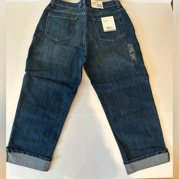 Style & Co Capris Sz 6,8 and 10. Curvy fit, mid rise - Picture 2 of 2